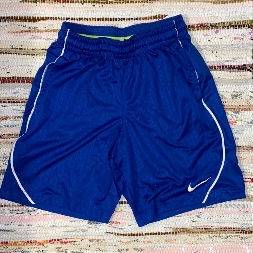 NIKE Size M Women’s Basketball Athletic Shorts